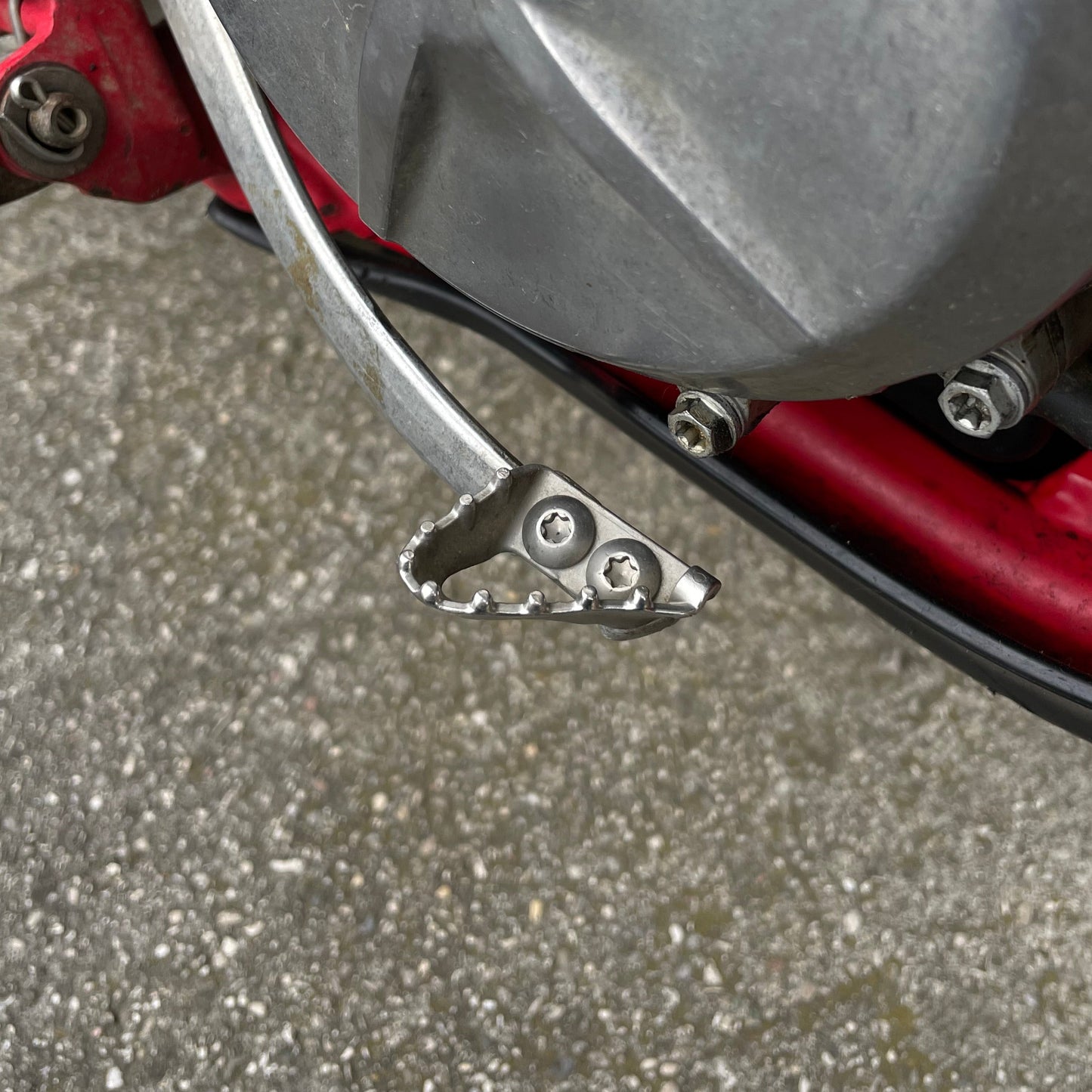 CNC-Auftrittsflächen für Fußbremse in drei Farben – BSZ Parts