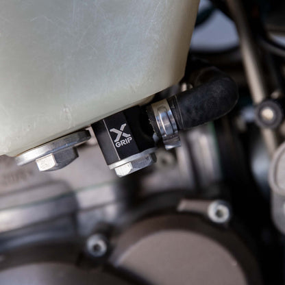 X-GRIP Benzinpumpenanschluss für KTM, HQV, GASGAS, TRIUMPH 2018-2026 – Ansicht 2