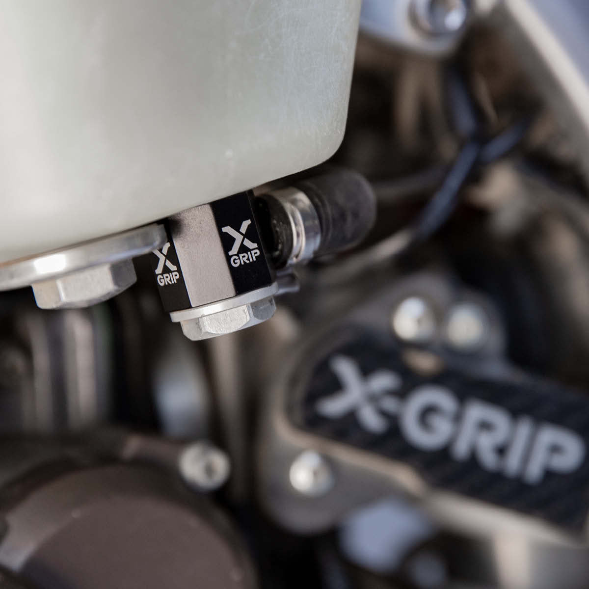 X-GRIP Benzinpumpenanschluss für KTM, HQV, GASGAS, TRIUMPH 2018-2026 – Ansicht 4