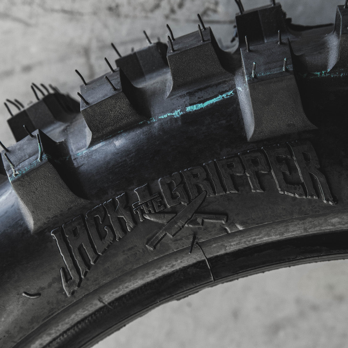 X-GRIP Reifen JACK THE GRIPPER – 120/90-18 FIM – Ansicht 4